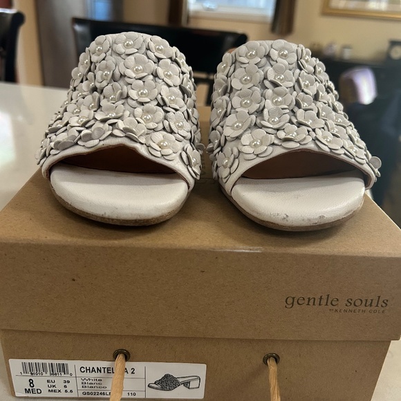 Gentle Souls White Floral w/Faux Pearls Slides (Women's 8B/EU 39) - Picture 5 of 7